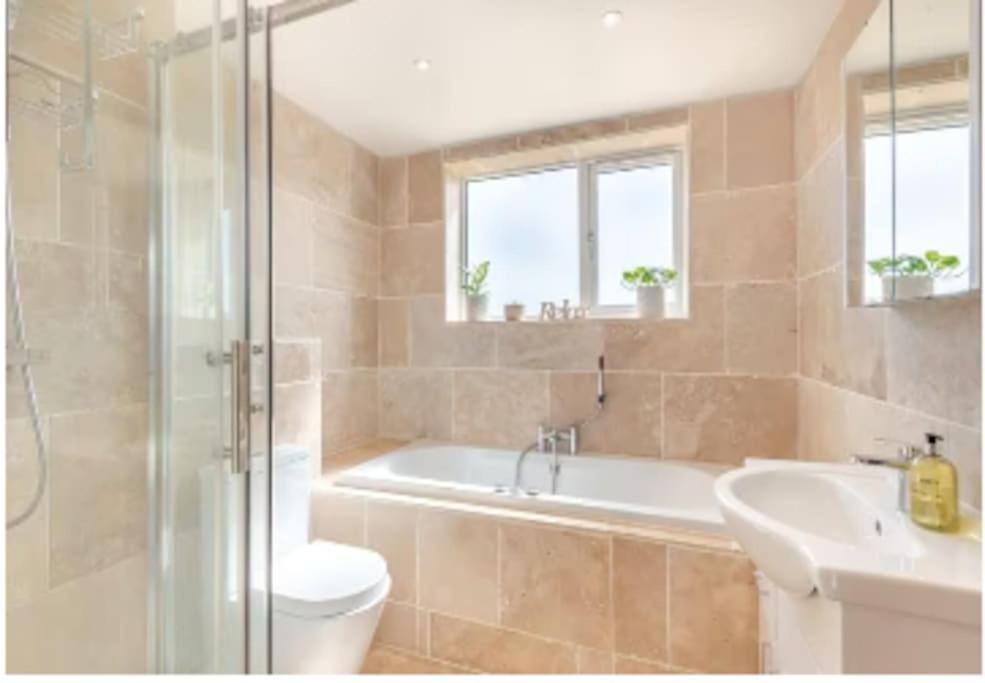 Covehithe House-Coastal Luxury- Sleeps 12-With Huge Swimspa! Wrentham Exterior photo